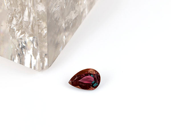 natürlicher Alexandrit mit Farbwechsel 6,6 x 4.5 mm