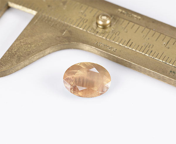 natürlicher Alexandrit mit Farbwechsel 12,5 x 9,6 mm