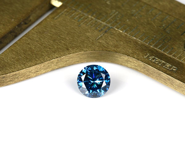 blauer Diamant Brillant (Sky Blue) 0,72 Karat - 5,58 mm