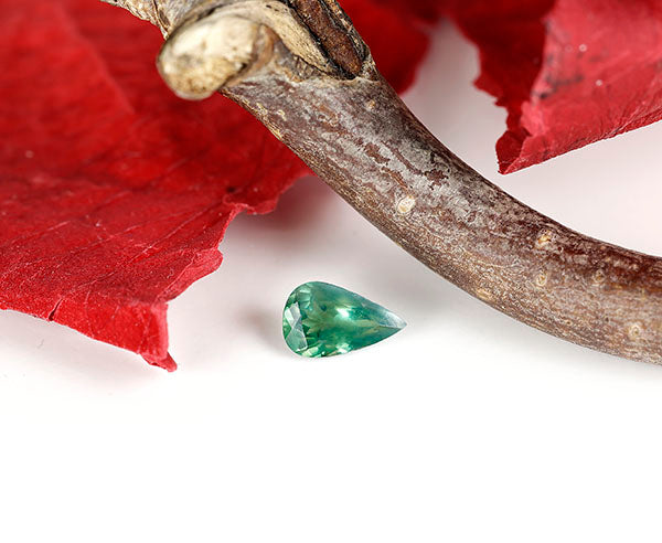 natürlicher Alexandrit mit Farbwechsel 5,8 x 3,6 mm