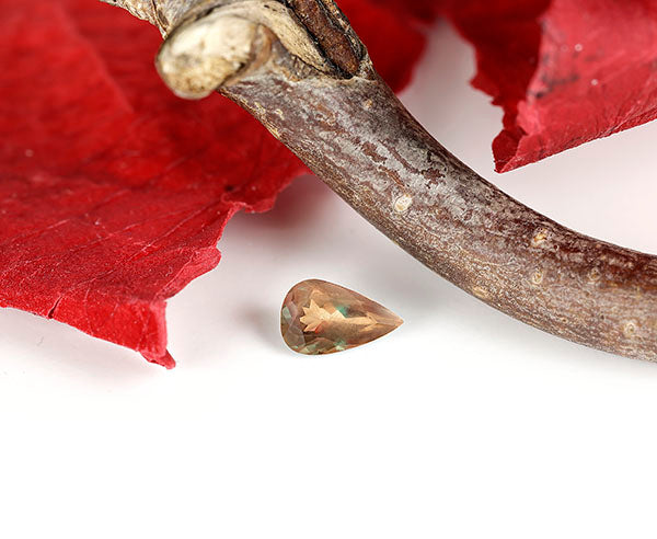 natürlicher Alexandrit mit Farbwechsel 5,8 x 3,6 mm