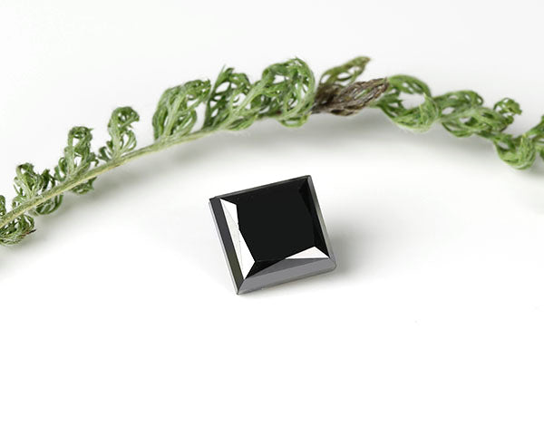 1 schwarzer Diamant Princess Cut 1,8 Karat - 6,32x6,17 mm