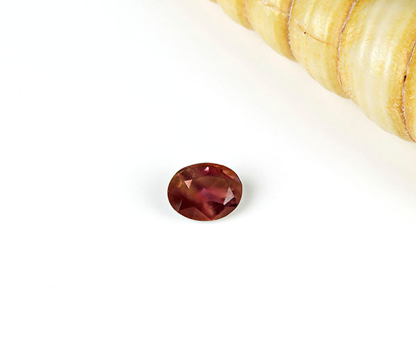 natürlicher Alexandrit mit Farbwechsel 5,39 x 4,26 mm AIGS Expertise