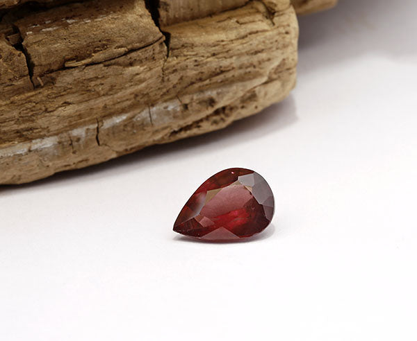 natürlicher Granat mit Farbwechsel 11 x 8 mm