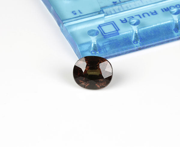 natürlicher Granat mit Farbwechsel 8,6 x 7,3 mm
