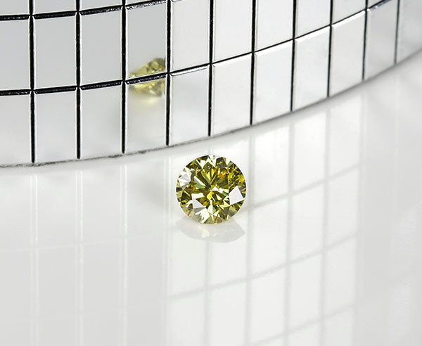 gelber Diamant Brillant (Natur) VS2 0,37 Karat mit GIA Expertise