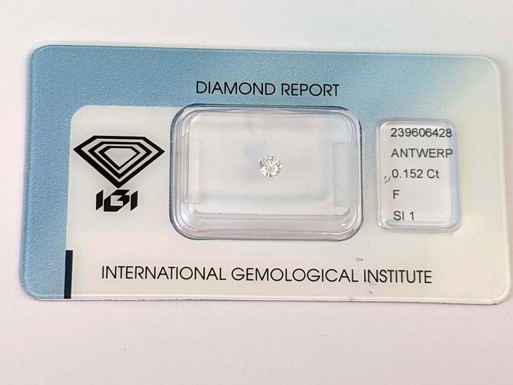 Diamant Brillant 0,152 Karat, feines Weiß (F), SI, IGI Zertifikat, Lasergravur