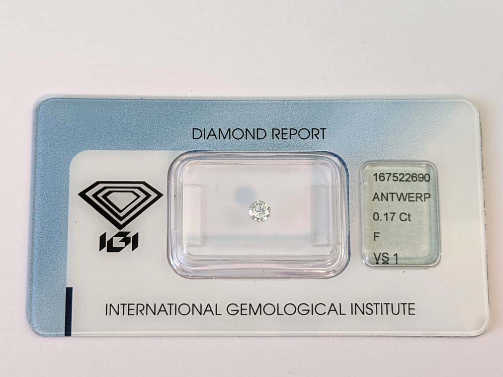 Diamant Brillant 0,17 Karat, feines Weiß (F), VSI, IGI Zertifikat, Lasergravur