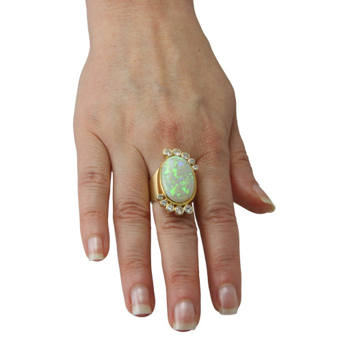 Opal Ring 17,5 ct. mit Diamanten (Gelbgold 750)