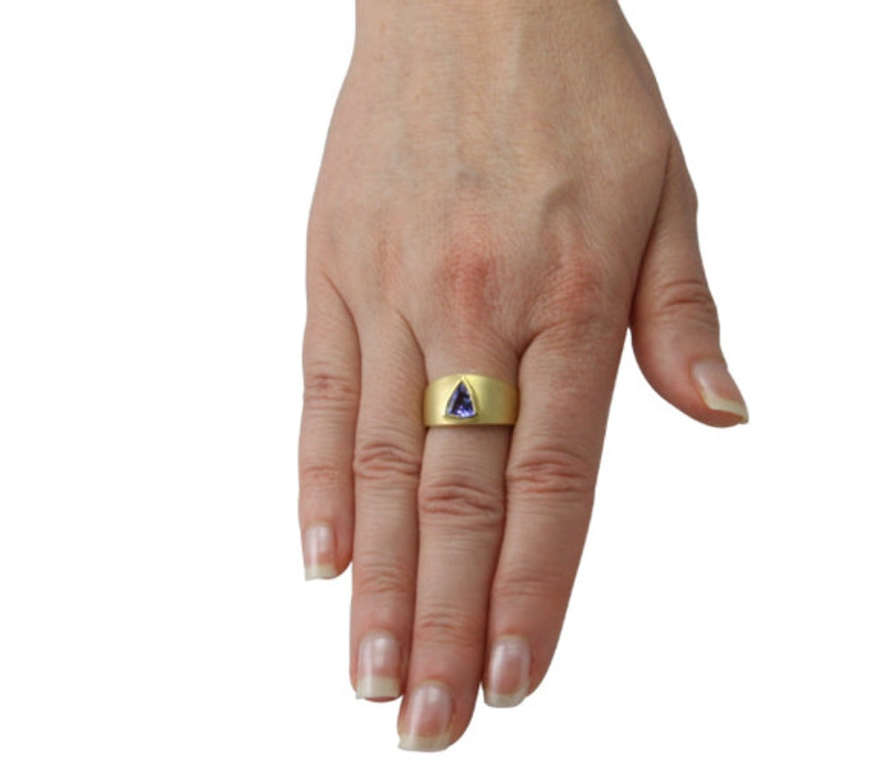 Tansanit Ring "Triangle" 1,54 ct. (Gelbgold 750)