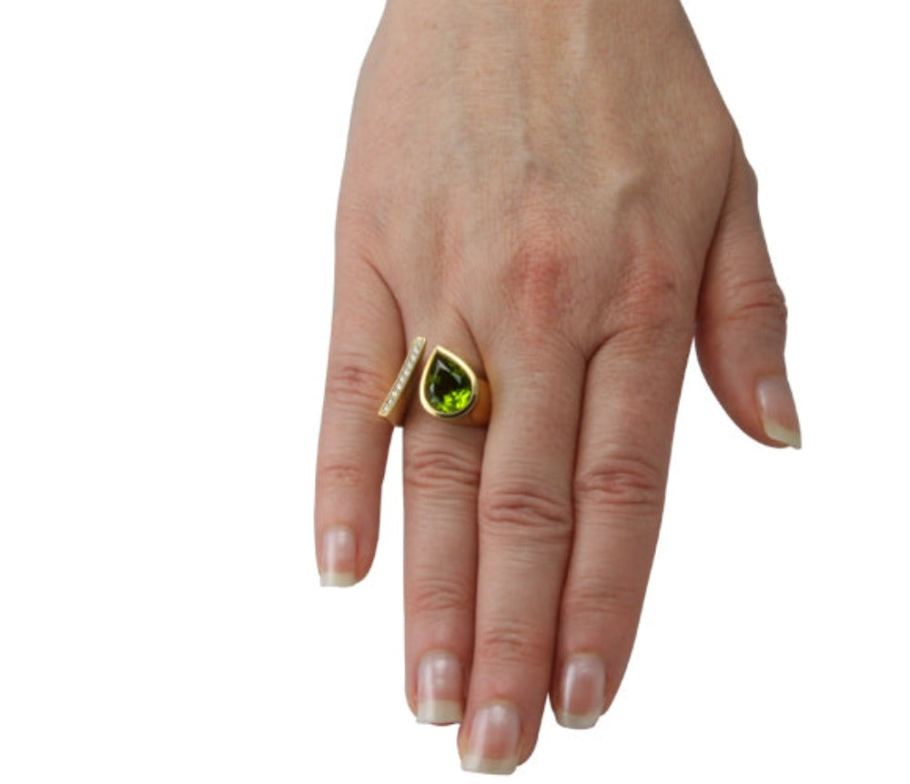 Peridot Ring "Drop" 5,19 ct. mit Diamanten (Gelbgold 750)
