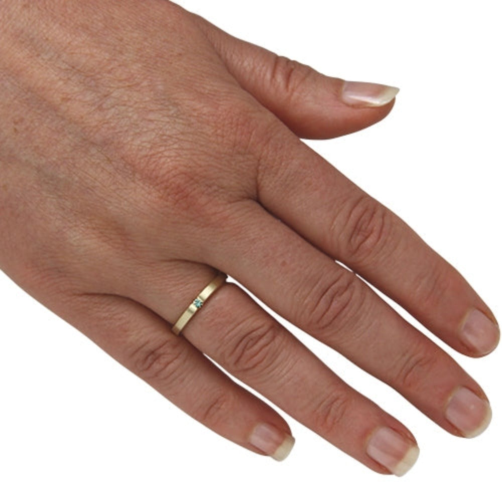 Gold Ring mit natürlichem Alexandrit 2,0 mm (Gelbgold 585) und intensivem Farbwechsel